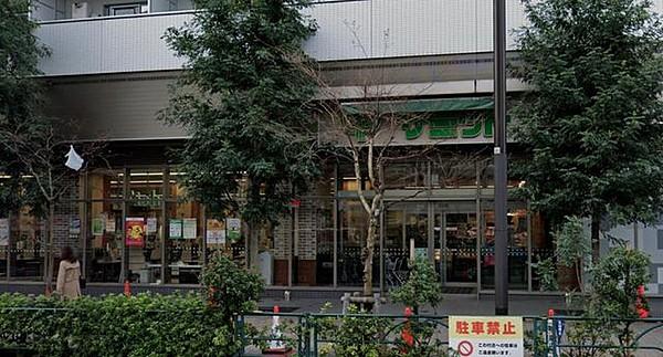 【周辺】サミットストア渋谷本町店 徒歩4分。生鮮食品やお惣菜など品揃え豊富なスーパーマーケットです。クレジットカード、電子マネー決済にも対応しており、スマートにお買い物ができます。 290m