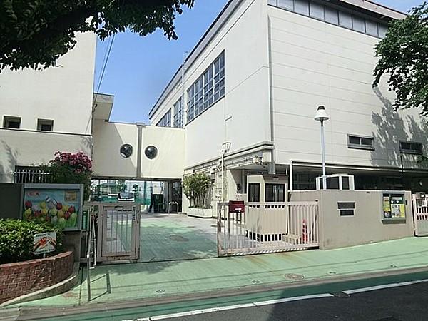 【周辺】渋谷区立鳩森小学校 代々木駅が近く交通の便が良好です。 190m
