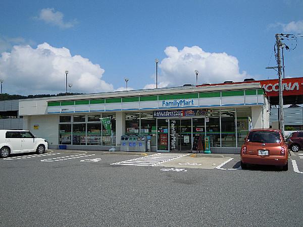 【周辺】ファミリーマート 豊岡昭和町店（494m）