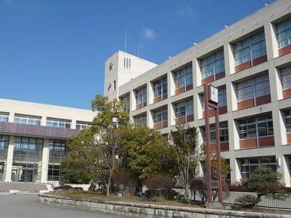 【周辺】兵庫県立宝塚高校（427m）