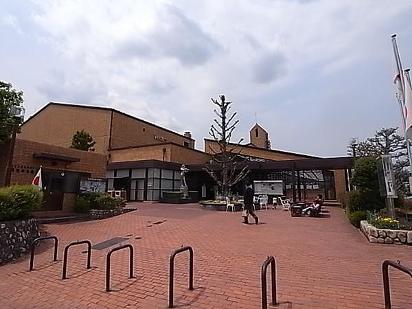 【周辺】【図書館】宝塚市立中央図書館まで128ｍ