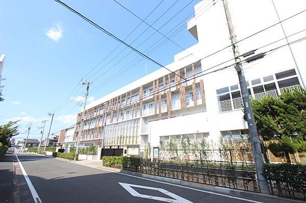 【周辺】江北桜中学校 平成29年4月に上沼田中学校と江北中学校が統合してできた足立区で一番新しい中学校。