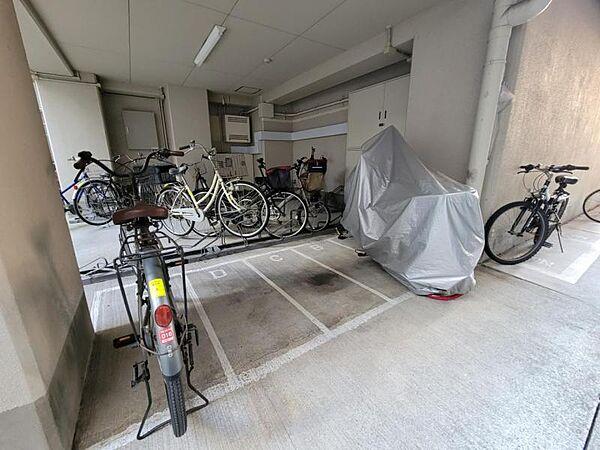【駐車場】バイクも停めていただけるゆったりスペース！