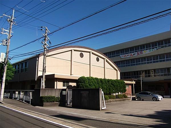 【周辺】茨木市立西陵中学校（898m）