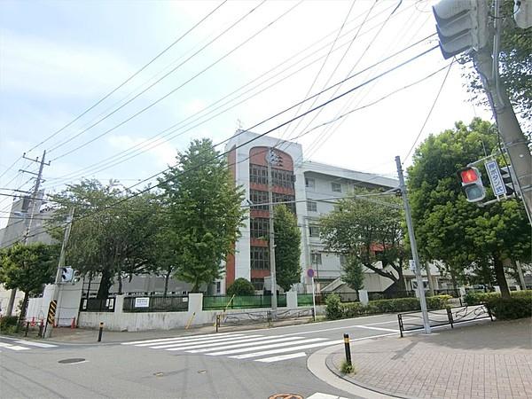 【周辺】川崎市立塚越中学校（822m）