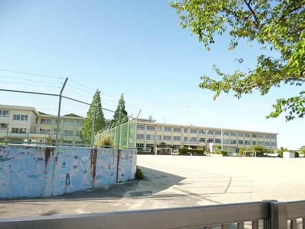 【周辺】四日市市立泊山小学校