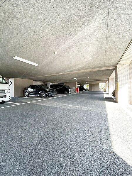 【駐車場】敷地内に駐車場完備しております。
