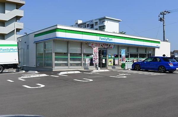 【周辺】ファミリーマート茶売町店 　 220m