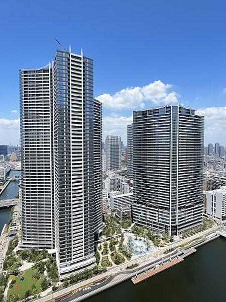 【外観】三井不動産レジデンシャル旧分譲、地上58階建て（サウス）、超高層タワーマンション。