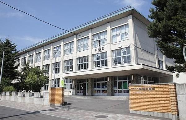 【周辺】札幌市立啓明中学校まで1,582m
