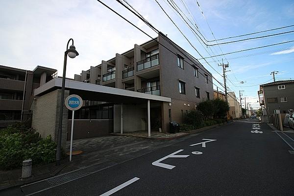 【外観】低層3階建ての2階マンションになります。新京成線「上本郷」駅まで徒歩10分の好立地。