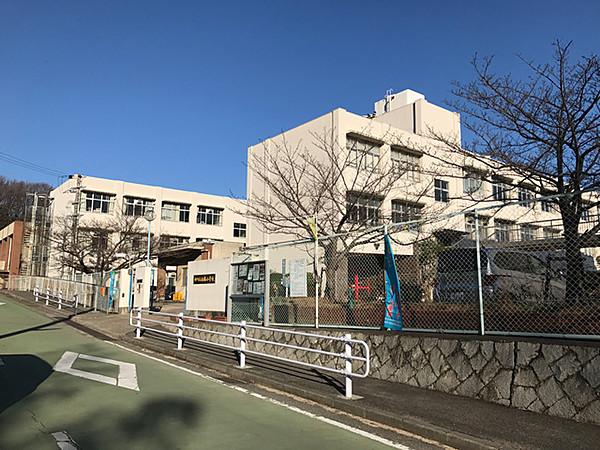 【周辺】神戸市立西脇小学校閑静な住宅街と、緑地帯に囲まれておりますグラウンドも広々しており、神戸市でも珍しい芝生エリアもあります登校は集団登校なのでお子様の通学も安心ですね