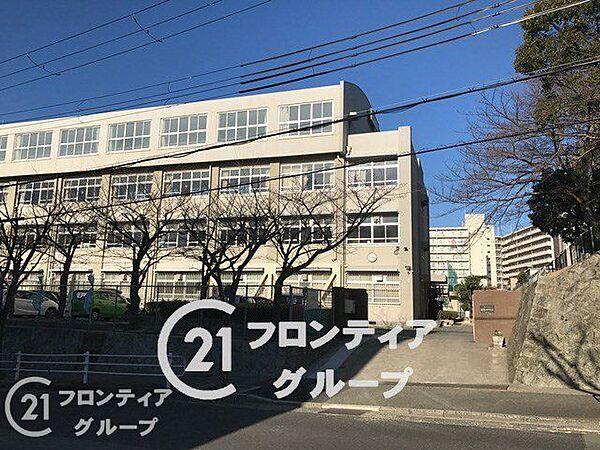 【周辺】神戸市立神陵台中学校 徒歩4分。 310m