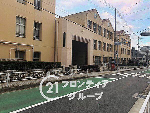 【周辺】徒歩9分。西須磨小学校 660m
