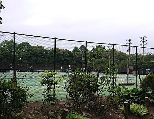 【周辺】哲学堂公園庭球場（336m）