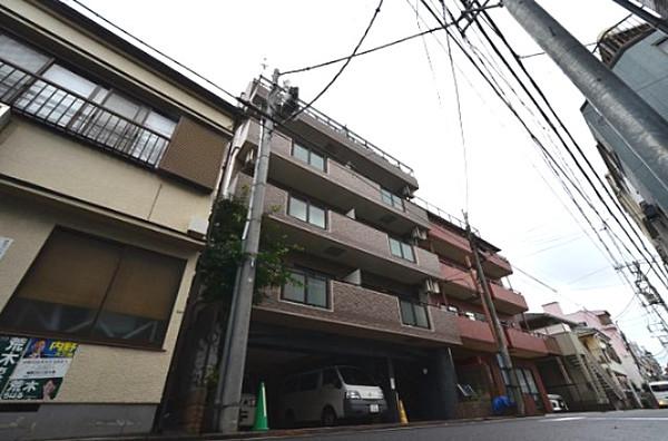 【外観】西武新宿線「野方」駅南口より徒歩4分の駅近物件。 安心の新耐震基準のマンションです。