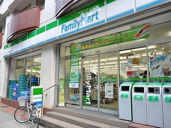 【周辺】ファミリーマート新宿中央公園店 徒歩4分。 250m