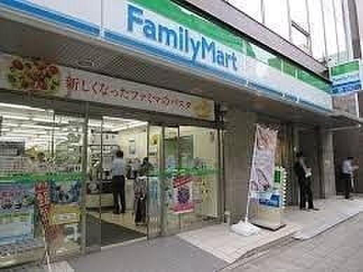 【周辺】ファミリーマート/日本橋本町一丁目店 徒歩4分。 300m