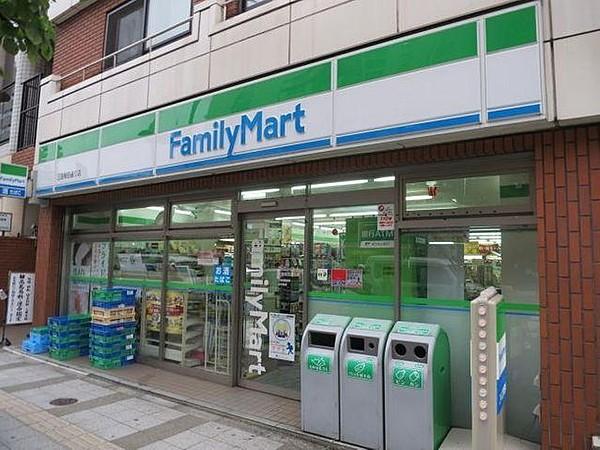 【周辺】ファミリーマート/三田桜田通り店 徒歩3分。 210m