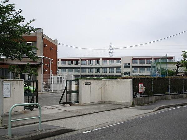 【周辺】名古屋市立荒子小学校 徒歩 約5分（約330m）