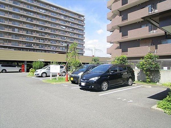 【駐車場】駐停車しやすい広々とした駐車場になります。