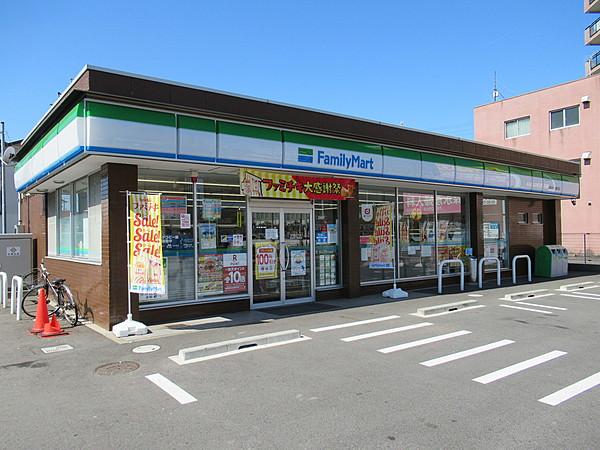 【周辺】ファミリーマート　春日井八事町店 徒歩 約2分（約130m）