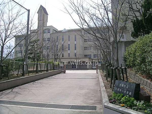 【周辺】宝塚第一中学校[公立]の外観