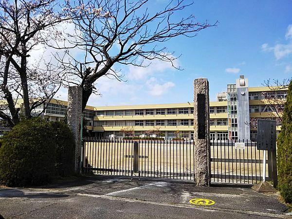 【周辺】新蟹江小学校 徒歩 約22分（約1700m）