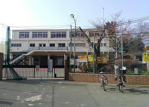 【周辺】新宿区立　落合第四小学校　徒歩8分