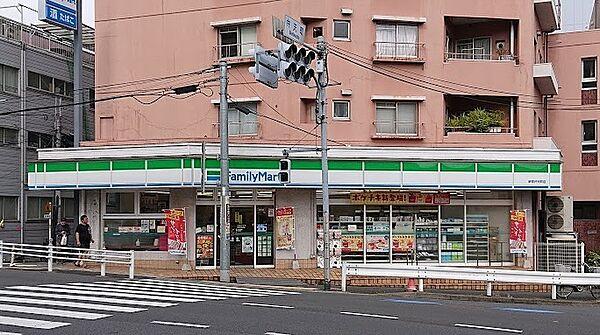 【周辺】ファミリーマート 新宿弁天町店　（徒歩2分）