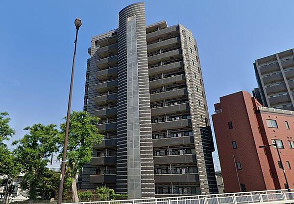 【外観】椎名町駅より徒歩2分。再開発が進む西池袋エリアのマンションです。