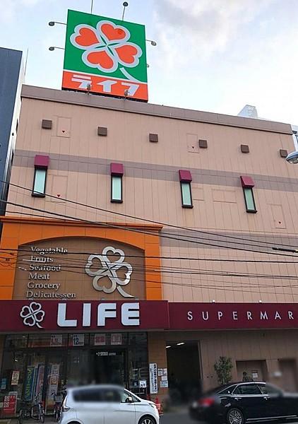 【周辺】ライフコーポレーション神田和 泉町店　徒歩4分の立地にあるスーパーです。