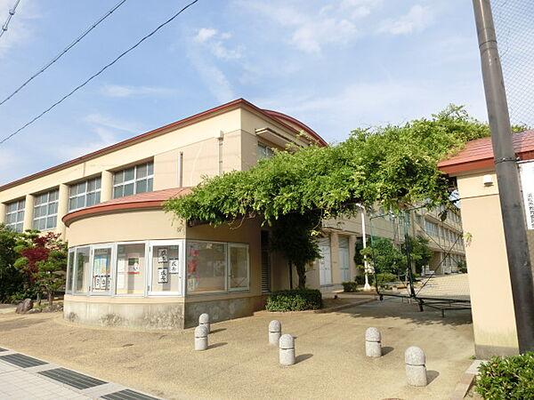 【周辺】浜松市立東小学校（698m）