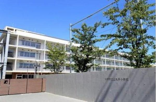 【周辺】川崎市立上丸子小学校まで680m。一人一人の児童が「居場所」「拠り所」を感じられる安全・安心な学校づくり。