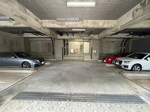 【駐車場】屋内の駐車場を備えていますので、雨の日でも楽々。