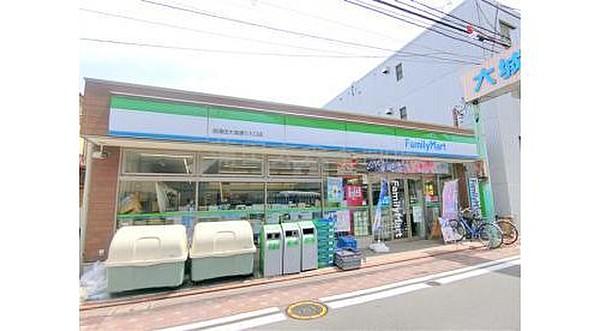 【周辺】ファミリーマート西蒲田大城通り入口店まで224m 何かと便利な24時間営業のコンビニあります。