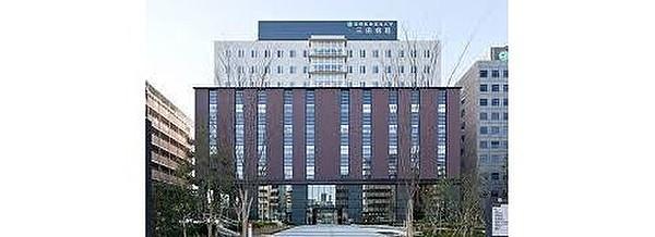 【周辺】国際医療福祉大学三田病院まで700m 東京都港区三田一丁目にある総合病院。医師の臨床研修指定病院（基幹型・協力型）であるほか、東京都認定がん診療病院に認定されています。