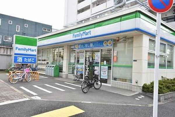 【周辺】ファミリーマート 江東福住一丁目店まで140ｍ　24時間営業しているコンビニは、深夜のお買い物にも最適です。