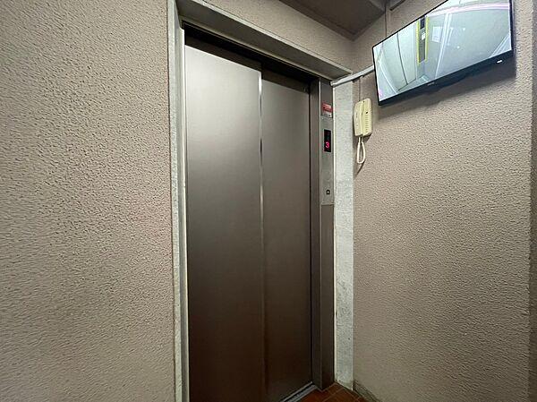 【エントランス】エレベーター完備のため荷物が多くなっても安心です！