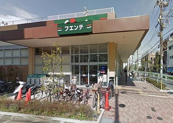 【周辺】東武ストア下丸子店まで120ｍ。歩いて行ける距離にスーパーがあると生活に便利ですね。