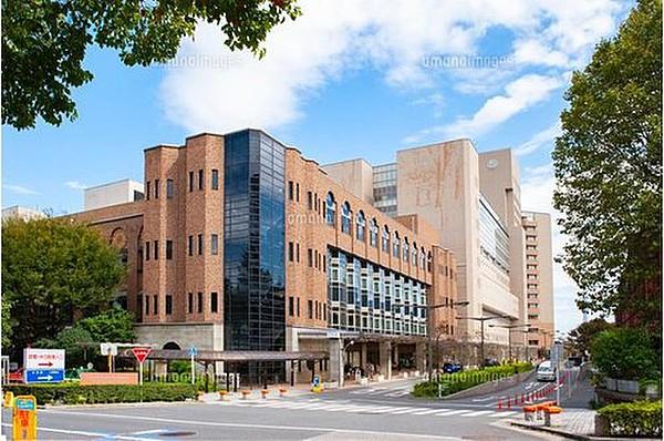 【周辺】東京大学医学部付属病院まで480m。当院は臨床医学の発展と医療人の育成に努め、個々の患者に最適な医療を提供する。