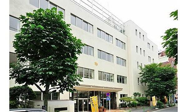 【周辺】中央区立久松小学校まで240m。都内でも1・2を争うほどの歴史ある学校の1つで、同敷地内に久松幼稚園がある。