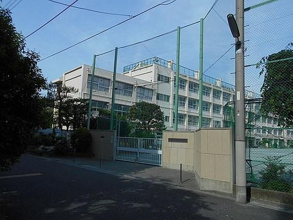 【周辺】世田谷区立富士中学校まで730ｍ。世田谷区立富士中学校（せたがやくりつふじちゅうがっこう）とは、東京都世田谷区代沢1丁目にある中学校。