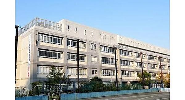 【周辺】川崎市立富士見中学校まで1352m。川崎市で最も歴史のある学校の一つです。