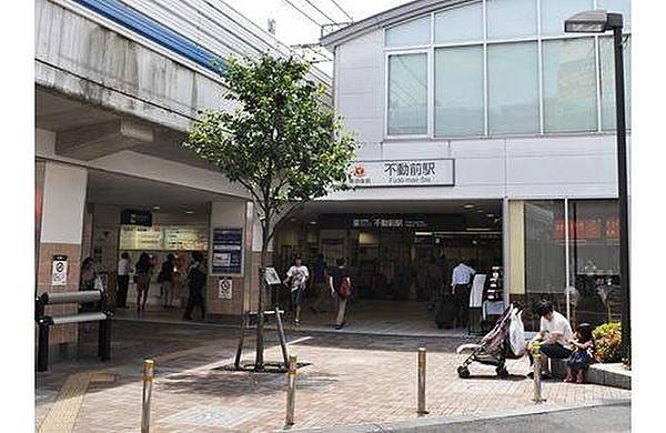 【周辺】東急目黒線「不動前」駅まで1120m。駅名は目黒不動尊として知られる瀧泉寺の最寄り駅として設置されたことに由来しています。