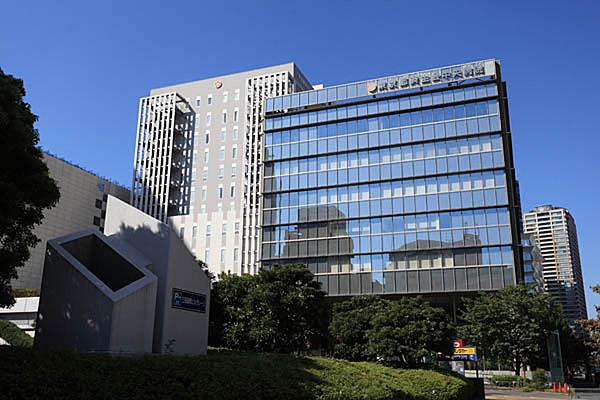 【周辺】東京都済生会中央病院まで600ｍ。東京都港区三田にある病院である。日本全国に存在する済生会病院（社会福祉法人恩賜財団済生会）の中核的施設である。2015年12月に創立100周年を迎えた。