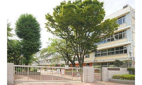 【周辺】世田谷区立三宿中学校まで929m 2004年世田谷区立新星中学校と世田谷区立池尻中学校が統合し開校しました。
