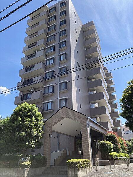 【外観】浦和駅から徒歩3分の好立地。最上階で浦和区を一望できます。