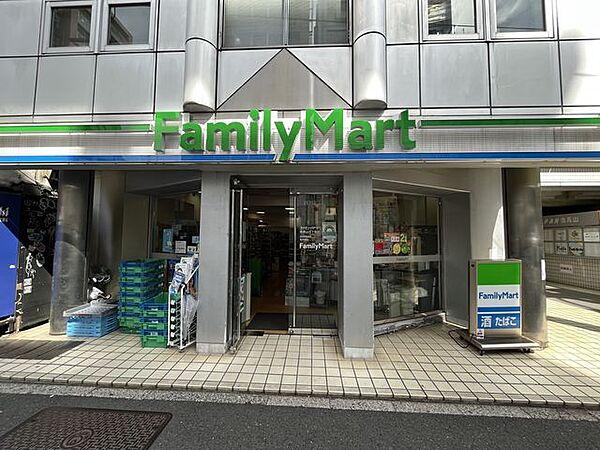 【周辺】ファミリーマート南青山六丁目店　約150m