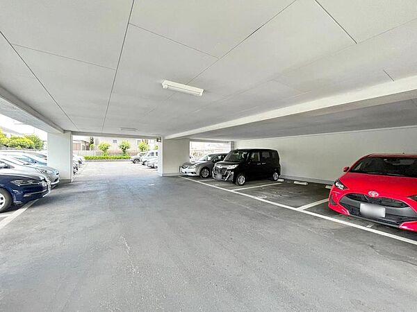 【駐車場】駐車場の空き状況や車種によっては利用できない可能性もありますので、管理会社に確認をお勧めいたします。